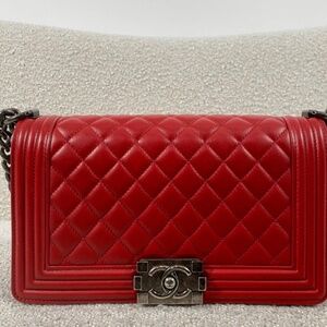 Pre-Owned Authentic Chanel Boy Bag Red Lambskin Old Medium